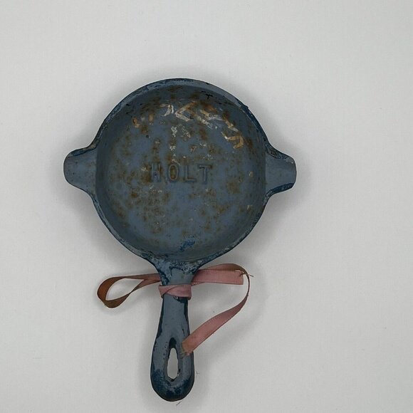 Vintage HOLT Painted Blue Mini Cast Iron Skillet Fry Pan Decorative Pig Ribbon - Picture 4 of 6
